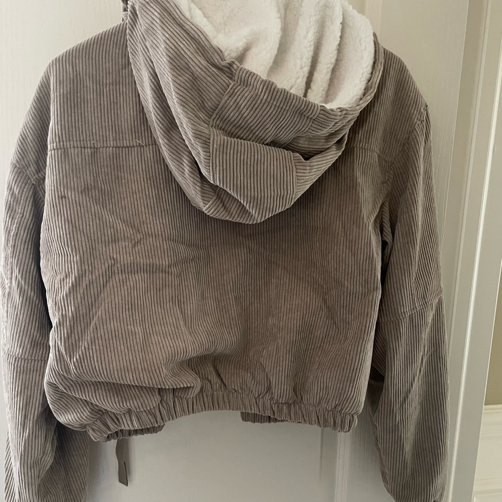 Cute fuzzy cropped jacket. Size medium fits like a small.